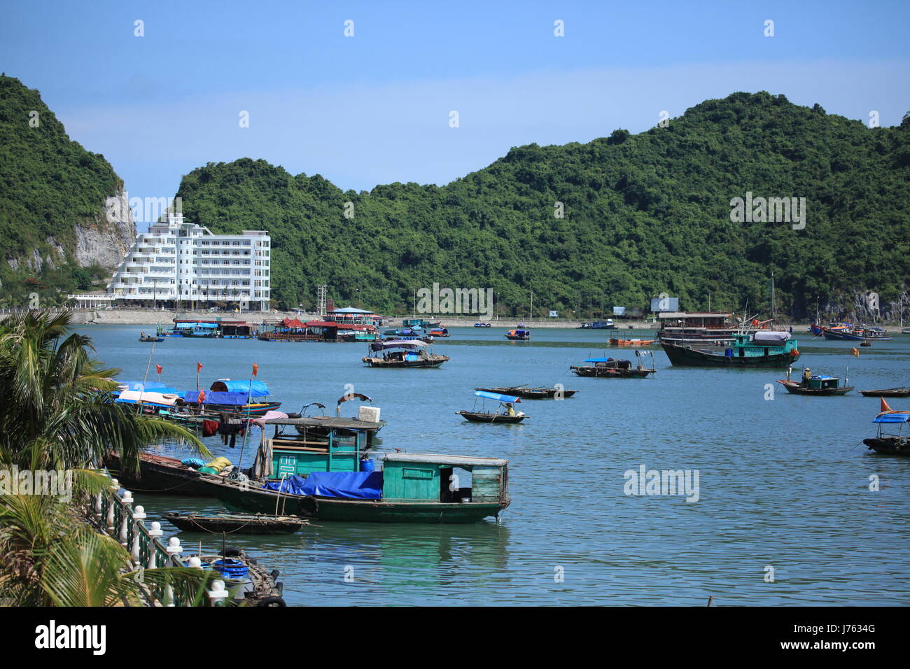 Asia Viet Nam Vietnam Fischer Salzwasser Meer Ozean Wasser Ruderboot Segeln Stockfoto