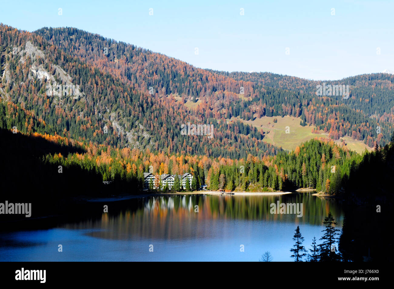 Wandern Wandern Wanderung Tirol Herbst Farben Berg See Salzwasser Südsee Stockfoto
