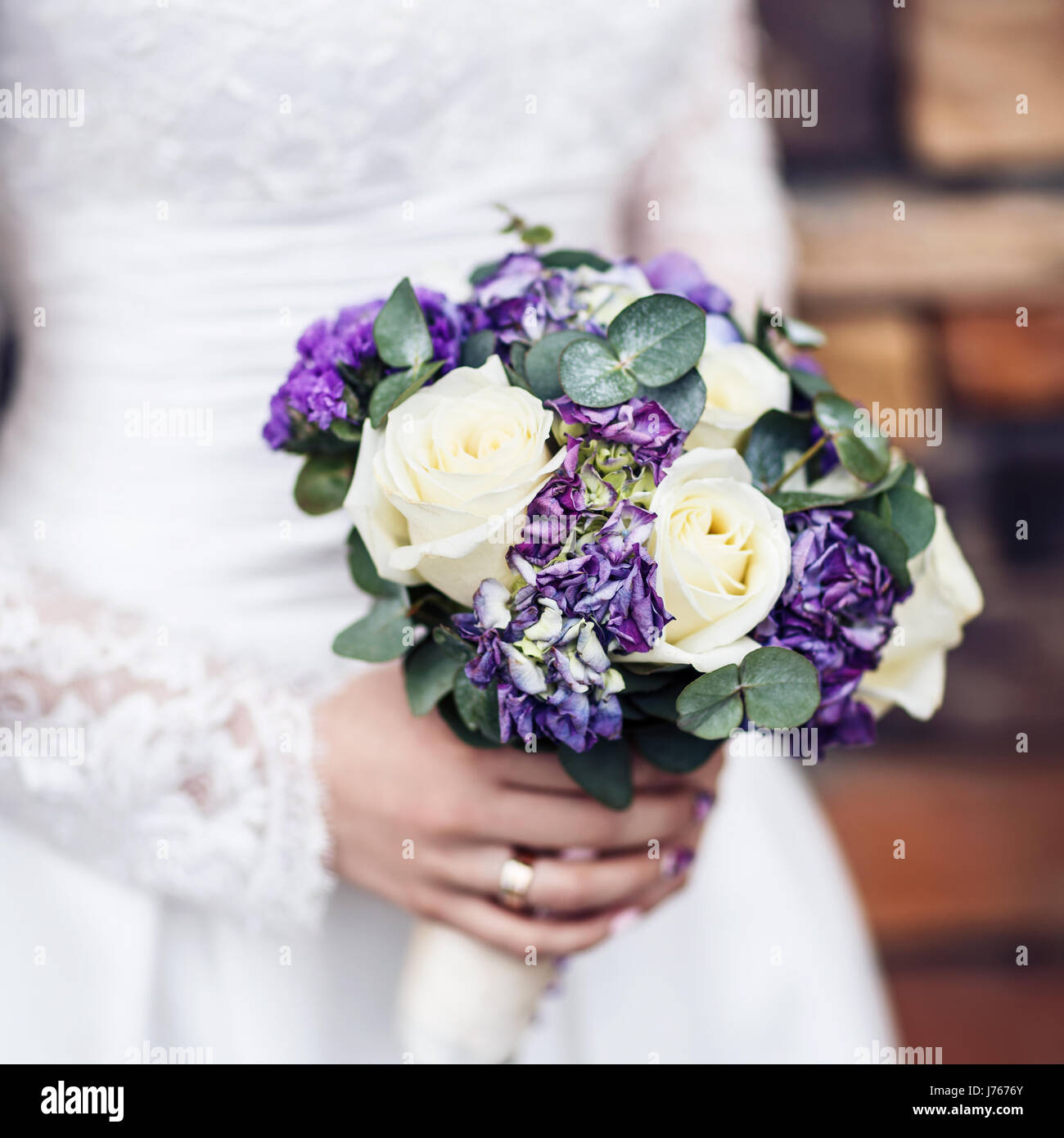 Lila Hochzeit Bouquet. Stockfoto