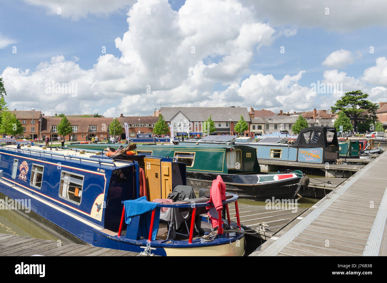 Schmale Boote in der Marina in Bath, Warwickshire Stockfoto