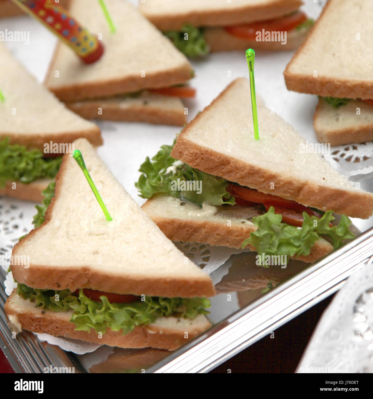 Sandwich mit Salat und Tomate Stockfoto