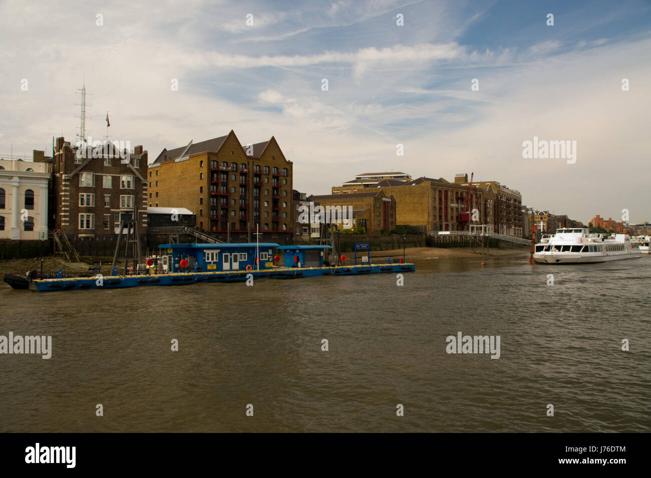 Navigation Attraktion London Ausflug hin-und Rückfahrt Themse Dampfer Dämpfer Tankstelle Stockfoto