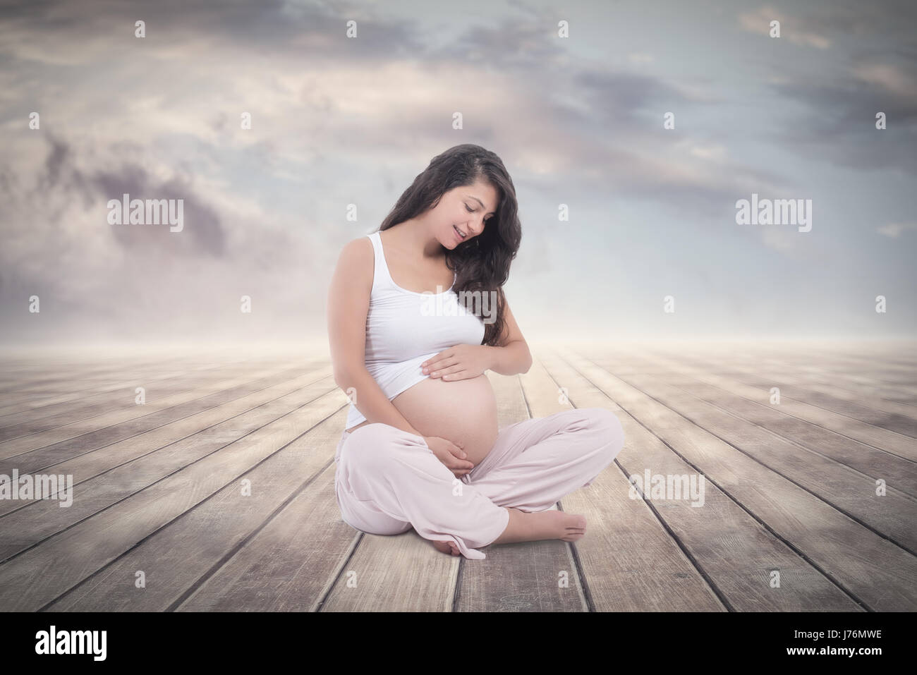 Bauch einer schwangeren Frau Stockfoto