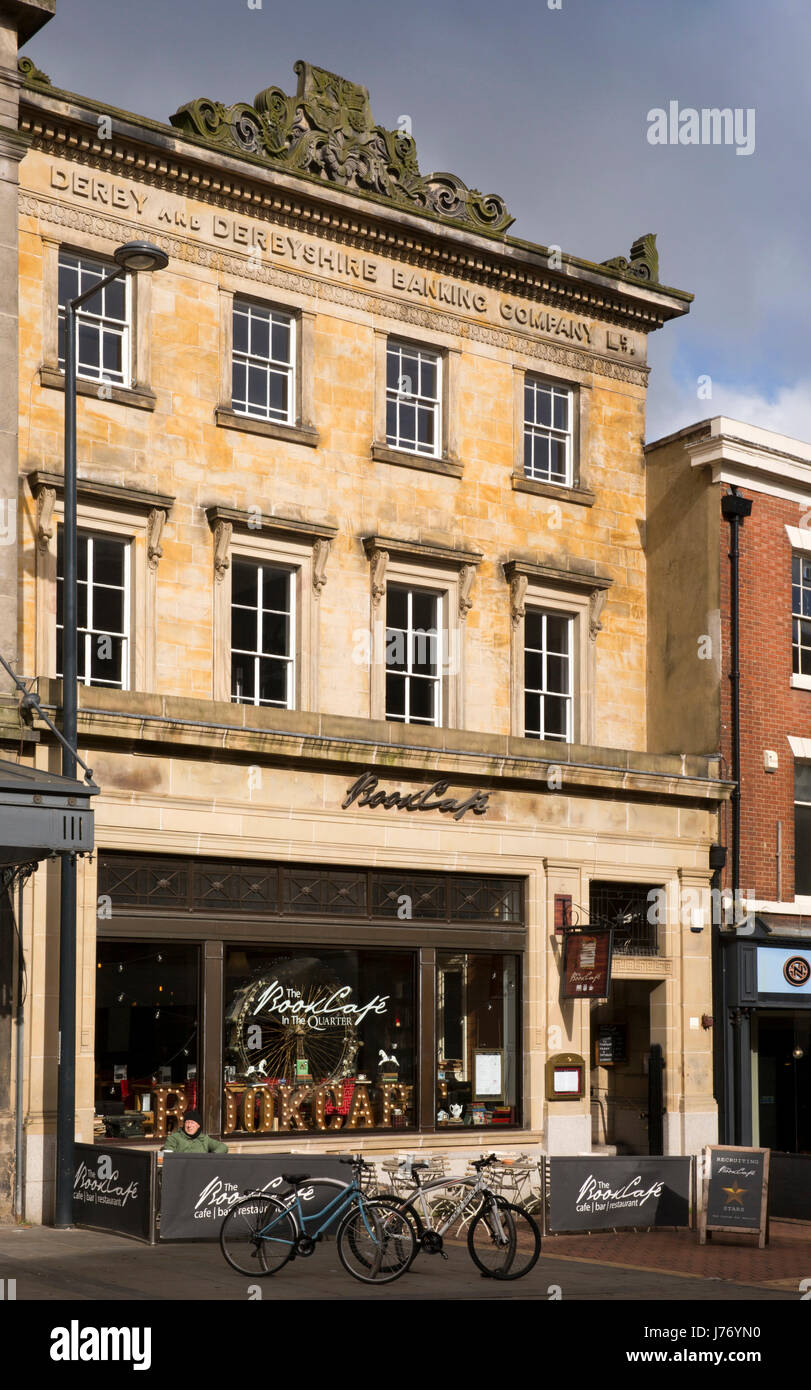 Großbritannien, England, Derbyshire, Derby, Cornmarket, ehemaliger Derby und Derbyshire Bankgebäude, jetzt das Buch-Cafe Stockfoto