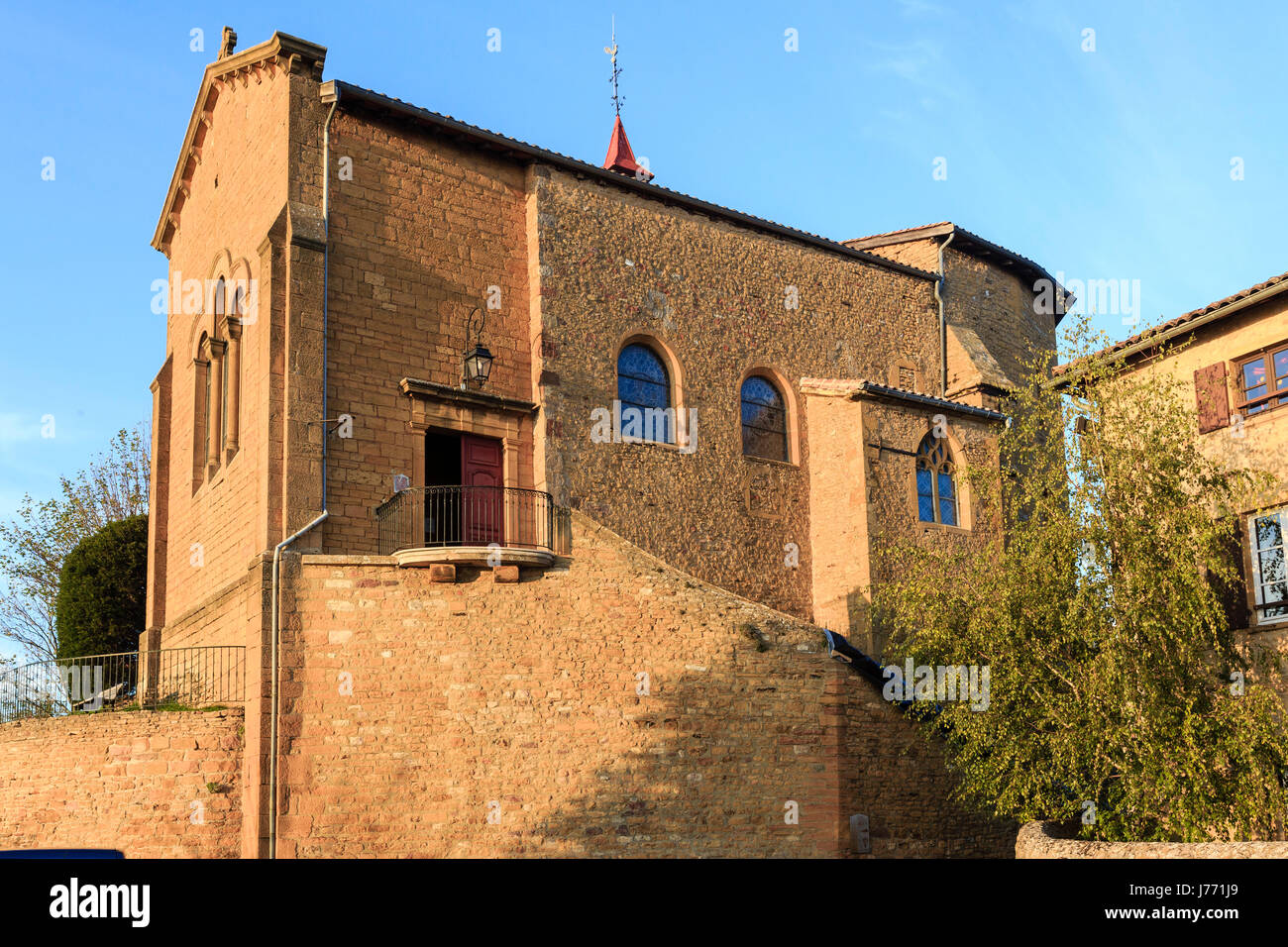 Frankreich, Rhone, Beaujolais Region, Oingt, beschriftet Les Plus Beaux Dörfer de France (die schönsten Dörfer Frankreichs), die Kirche Stockfoto