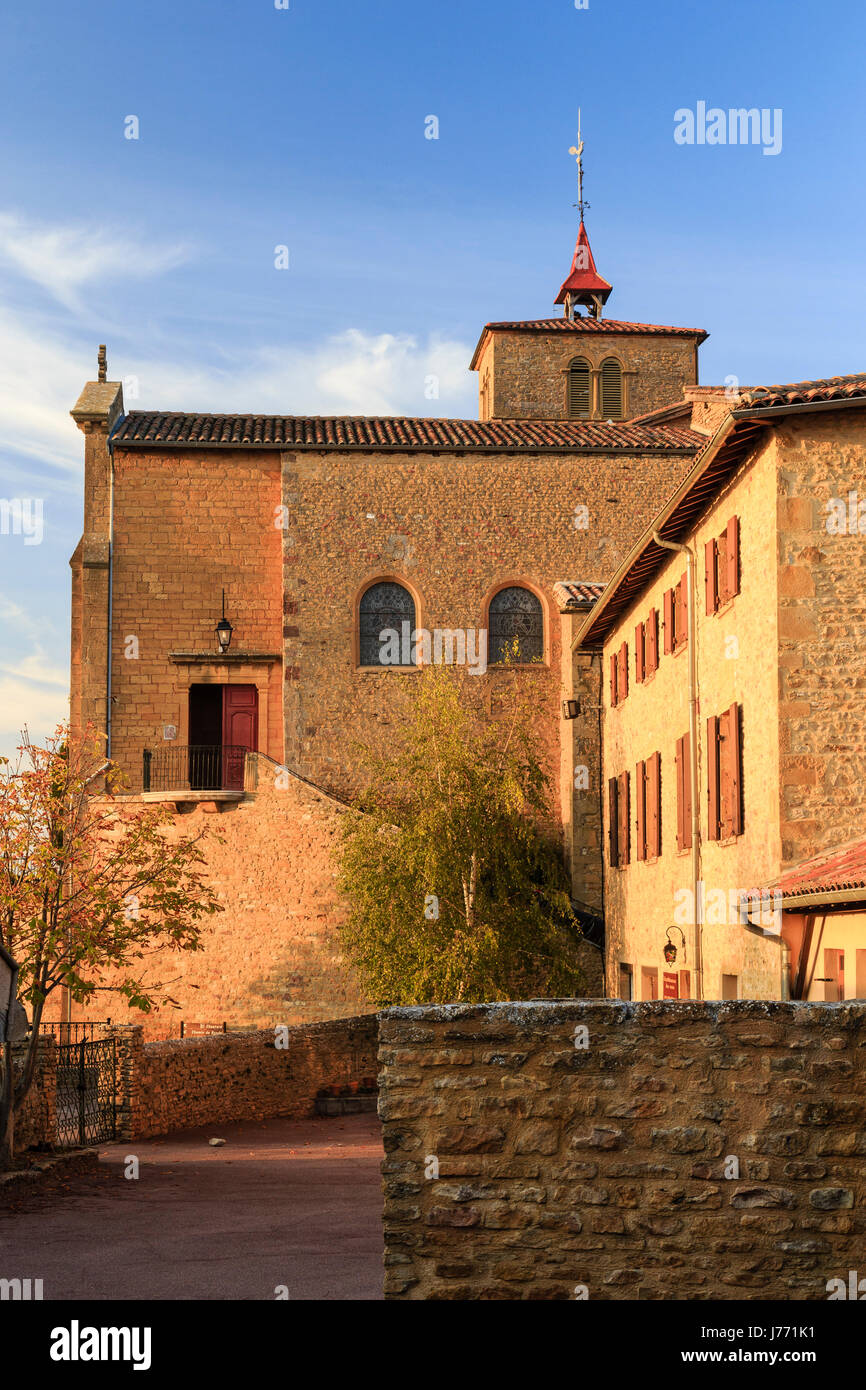 Frankreich, Rhone, Beaujolais Region, Oingt, beschriftet Les Plus Beaux Dörfer de France (die schönsten Dörfer Frankreichs), die Kirche Stockfoto