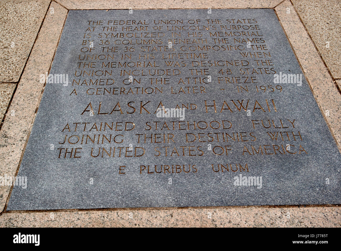 zusätzliche Plaque einschließlich Alaska und Hawaii an die Washington DC USA diese Gedenktafel Lincoln wurde als beide Staaten erreicht Staatlichkeit nach hinzugefügt. Stockfoto