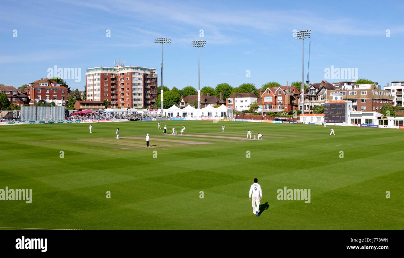 Zuschauer beobachten Cricket in Sussex Heimstadion in Hove County Ground in Brighton und Hove Stockfoto