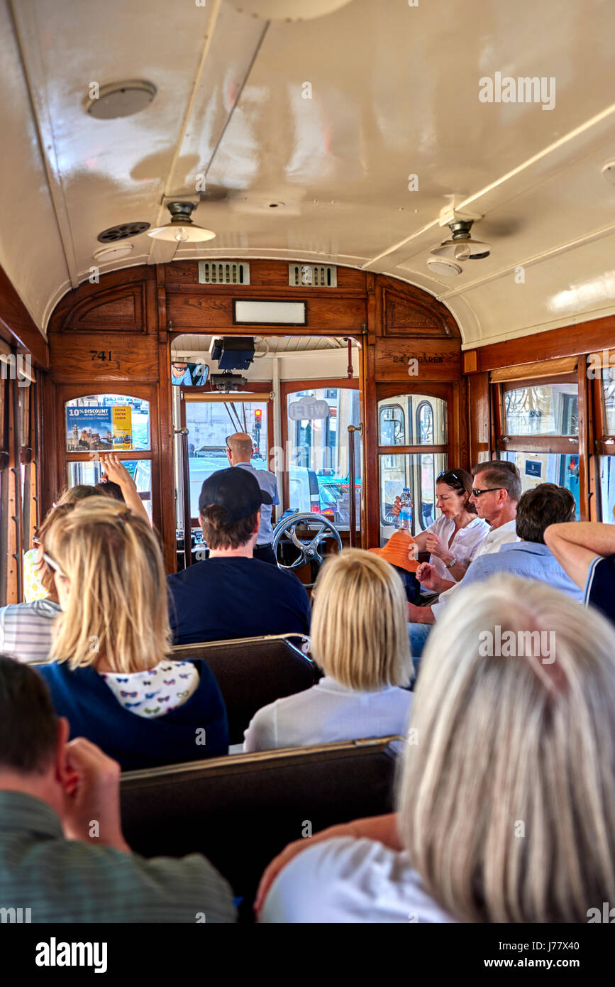 Die Lissabon-Tramnetz dient der Gemeinde von Lissabon Stockfoto