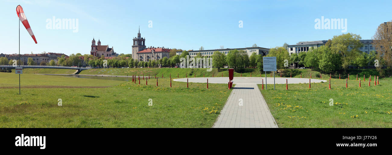VILNIUS, Litauen - 14. Mai 2017: die städtische Stadt Plattform für Hubschrauber Rettungsdienst verfügt in der Hauptstadt Innenstadt am Ufer des Ne Stockfoto
