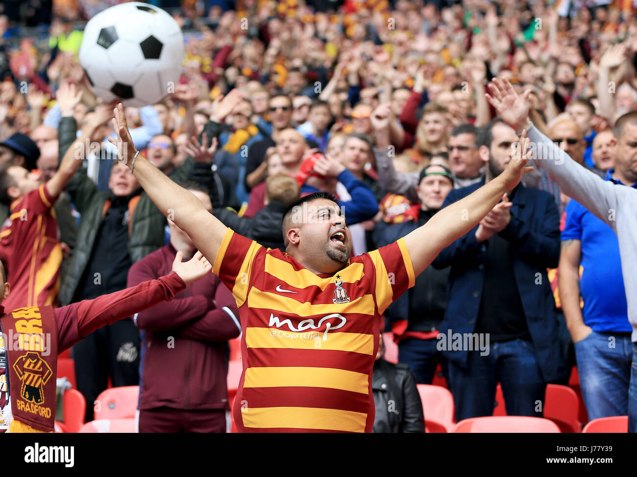 Bradford City Fan zeigt seine Unterstützung Stockfoto