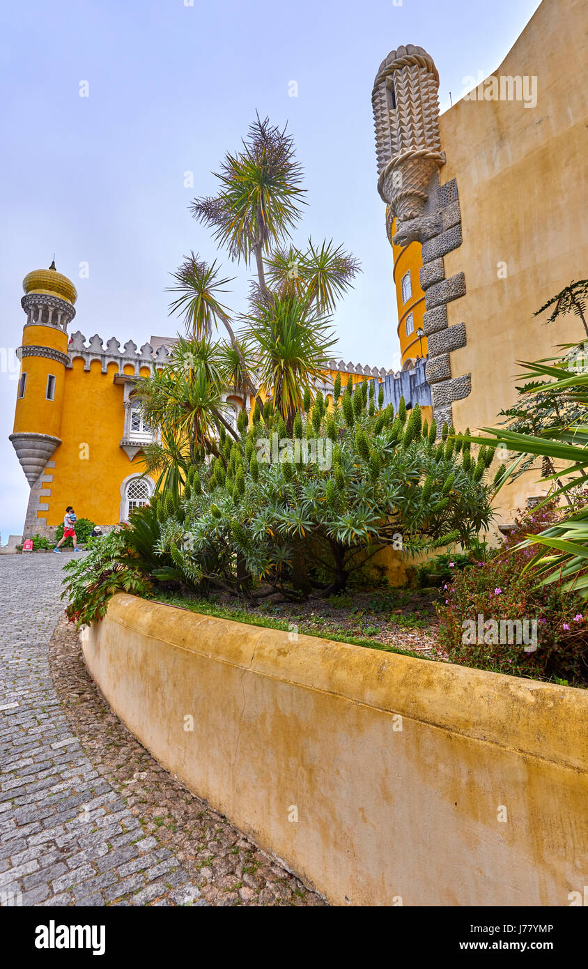 Die Pena-Palast ist eine romantische Burg in São Pedro de Penaferrim, in der Gemeinde von Sintra, Portugal. Stockfoto