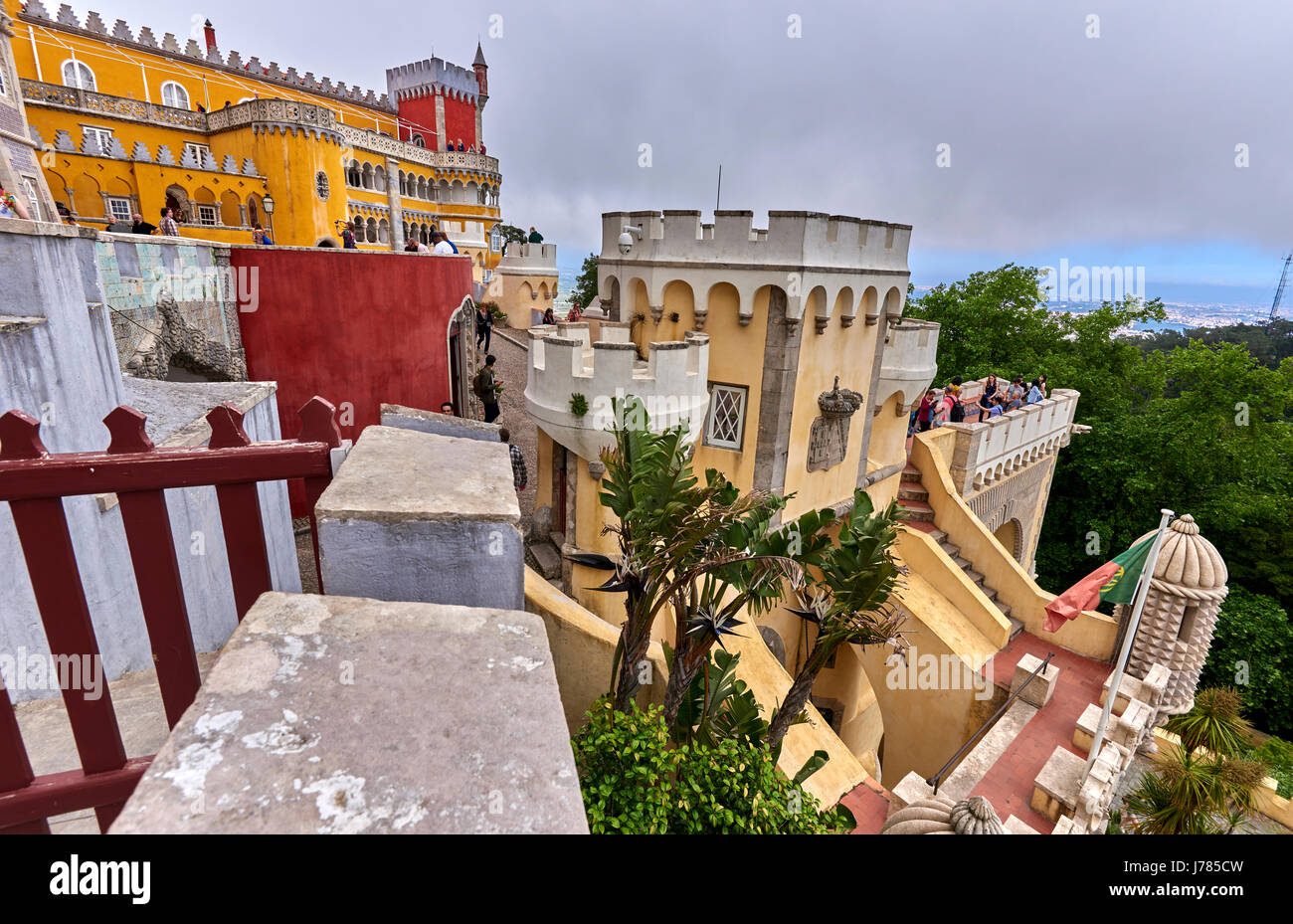 Die Pena-Palast ist eine romantische Burg in São Pedro de Penaferrim, in der Gemeinde von Sintra, Portugal. Stockfoto