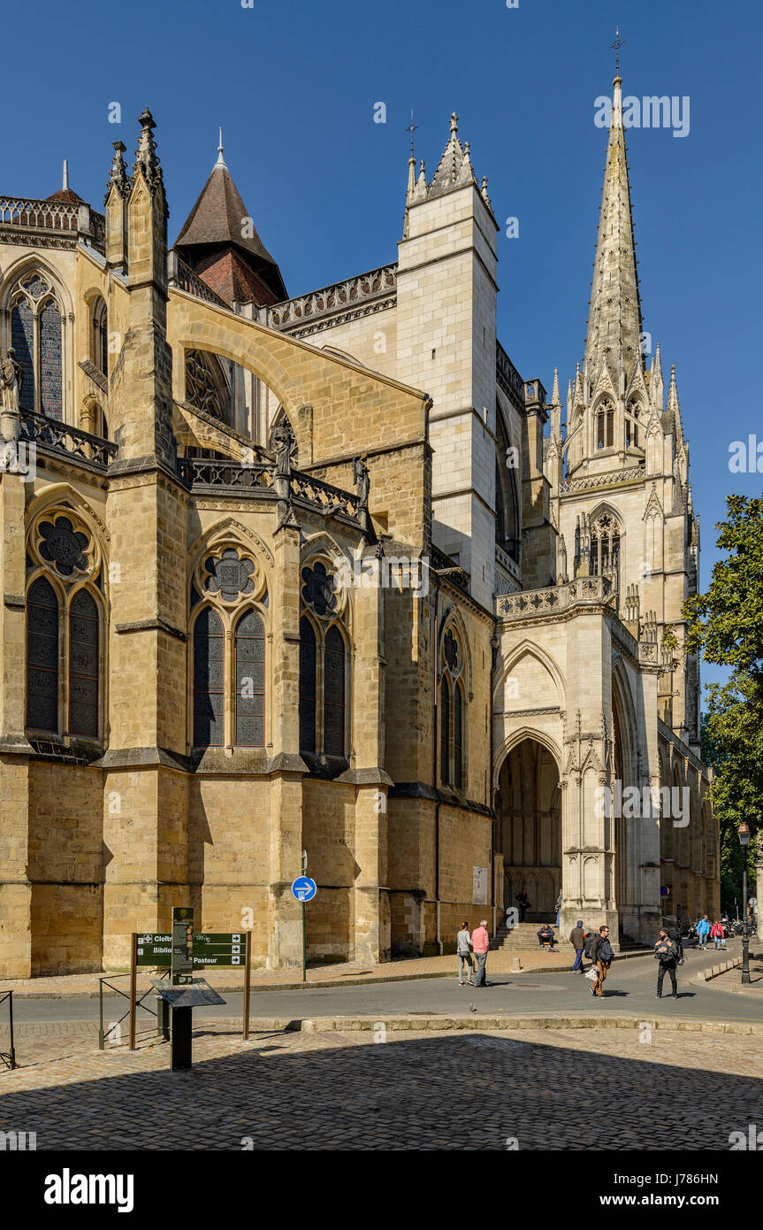 Fassade der Kathedrale Saint Marie, Bayonne, Aquitaine, Frankreich, Europa Stockfoto