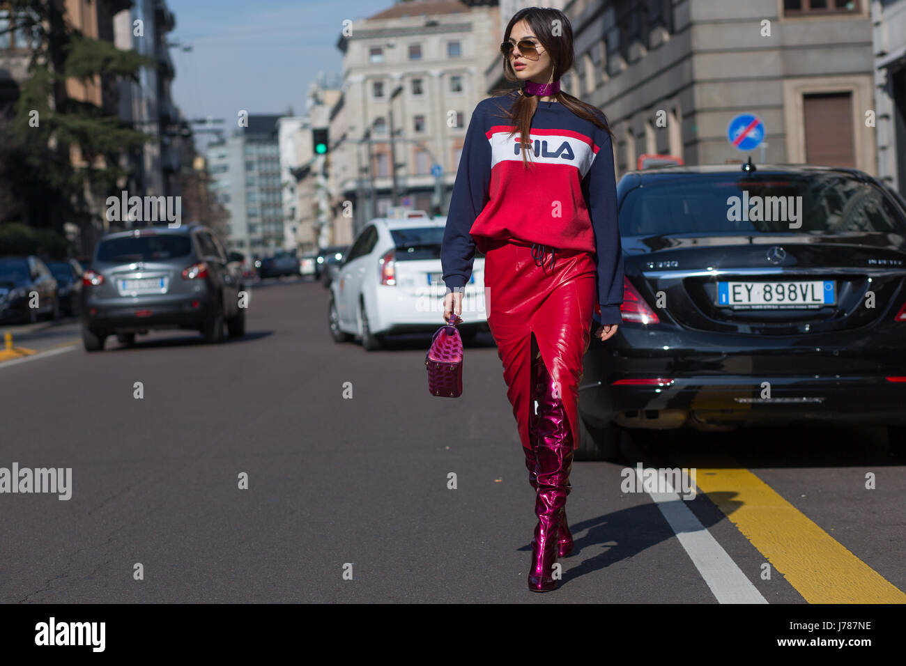 Doina Ciobanu auf den Straßen von Mailand während der Mailand Fashion Woche Herbst/Winter 2017 Stockfoto