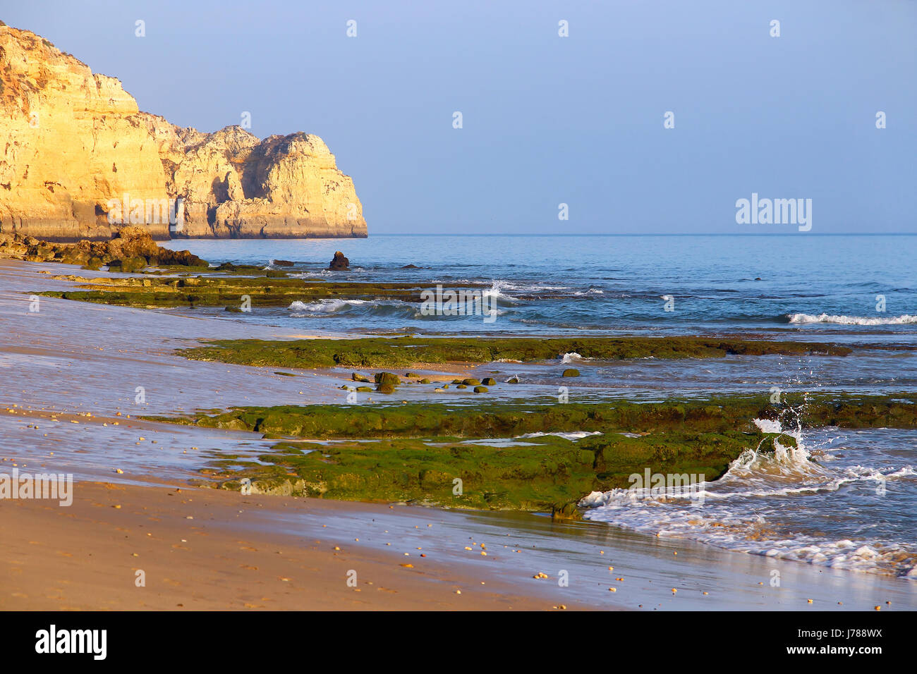 Strand von Porto de Mos in Lagos, Algarve, Portugal Stockfoto