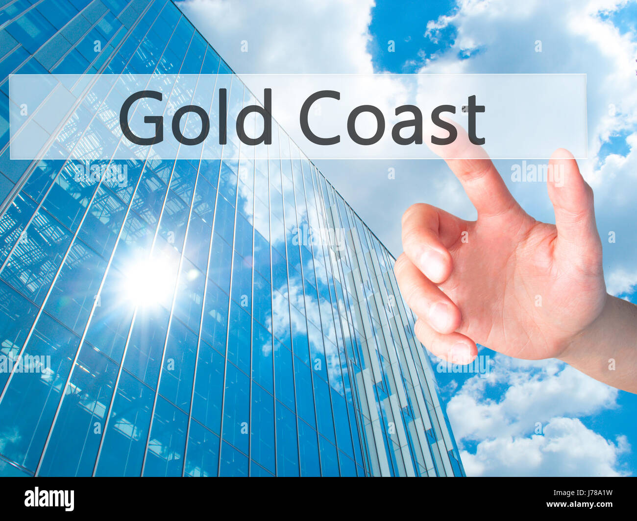 Gold Coast - Hand drücken einer Taste auf unscharfen Hintergrund Konzept. Wirtschaft, Technologie, Internet-Konzept. Stock Foto Stockfoto