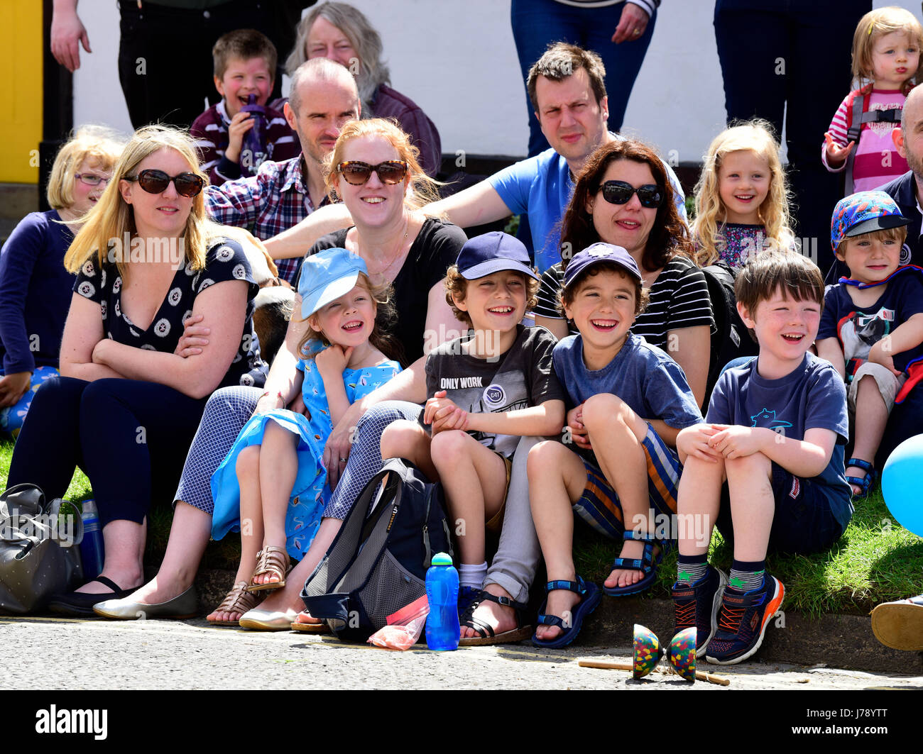 Alresford 13. jährliche Brunnenkresse Festival, Menschenmassen genießen die outdoor-Entertainment auf dem Festival, Alresford, Hampshire, England. 21.05.2017. Stockfoto