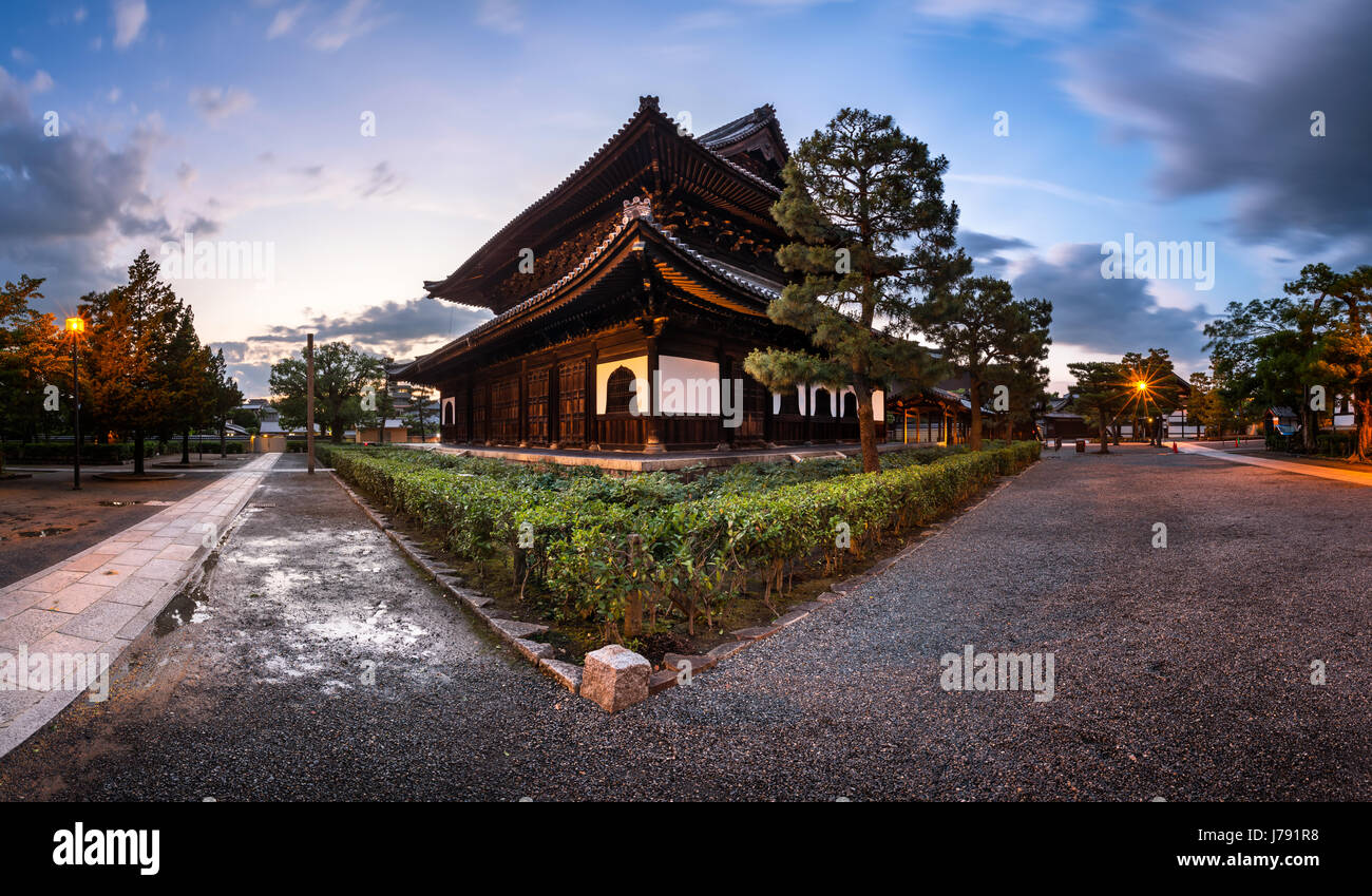 Kenninji-Tempel am Abend, das älteste Zen-Tempel in Kyoto, Japan Stockfoto