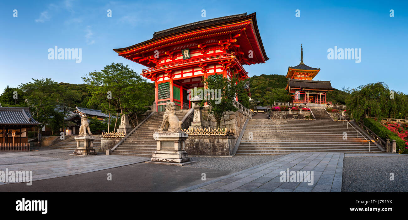 Panorama des Otowa-San-Kiyomizu-Dera-Tempel am Abend, Kyoto, Japan Stockfoto