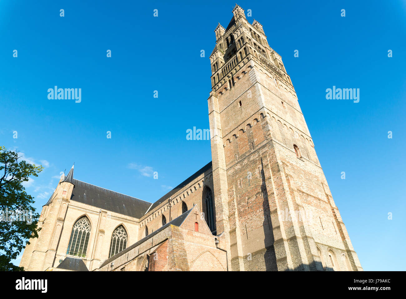 Sint-Salvator-Kathedrale am sonnigen Tag in Brügge, Belgien. Stockfoto Sint-Salvator-Kathedrale am sonnigen Tag in Brügge, Belgien. Stockfoto