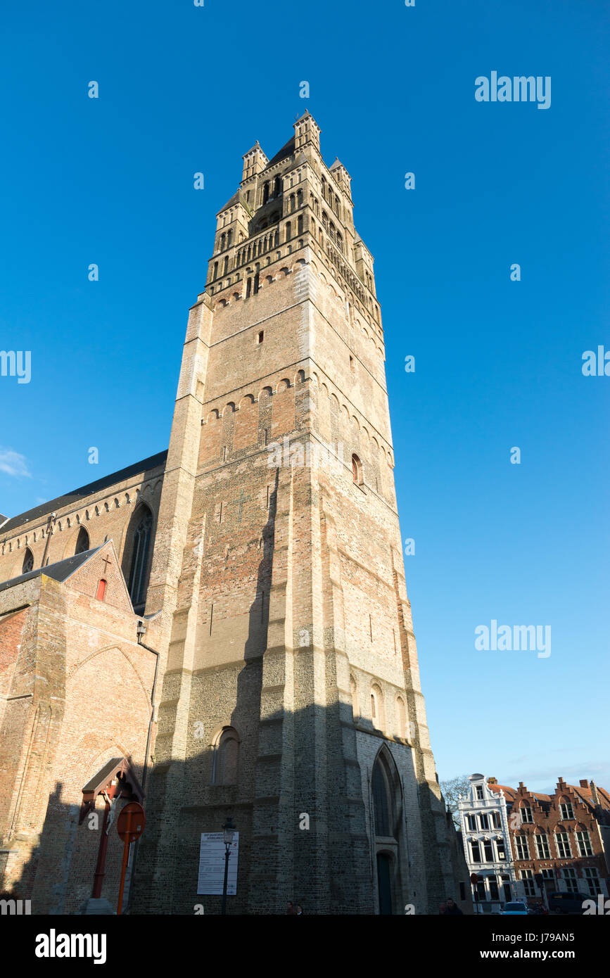 Sint-Salvator-Kathedrale am sonnigen Tag in Brügge, Belgien. Stockfoto