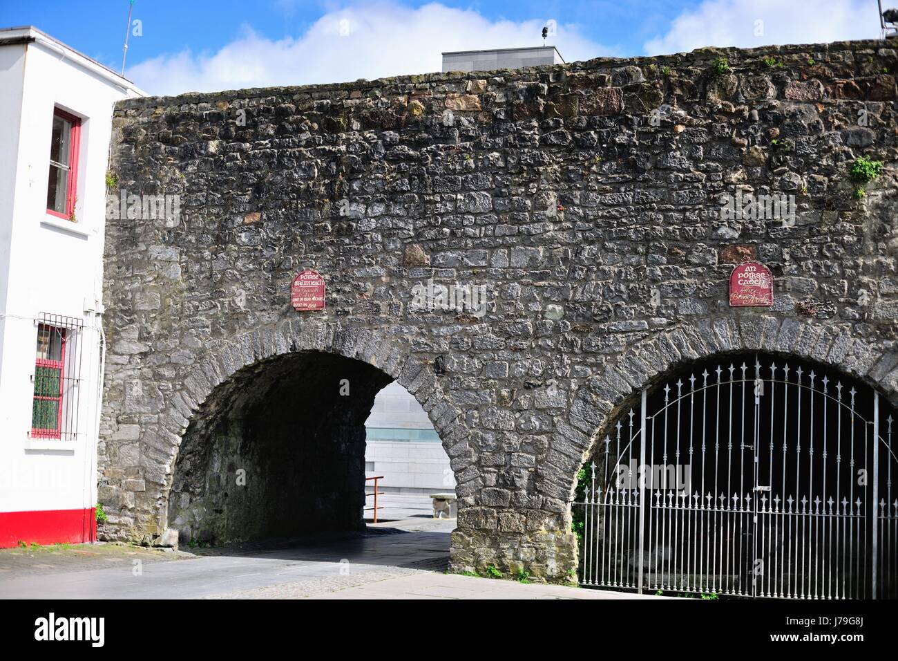 Ein Segment der spanischen Tor in Galway, County Galway, Irland. Das Tor, im Jahre 1584 erbaut, der Bogen wurde eine Verlängerung der ursprünglichen Stadtmauer. Stockfoto