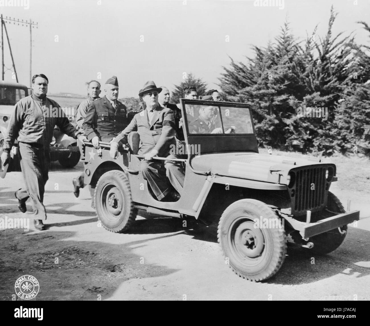 Präsident Franklin D. Roosevelt 1943 amerikanische Truppen in Casablanca, Marokko, zu überprüfen. Stockfoto