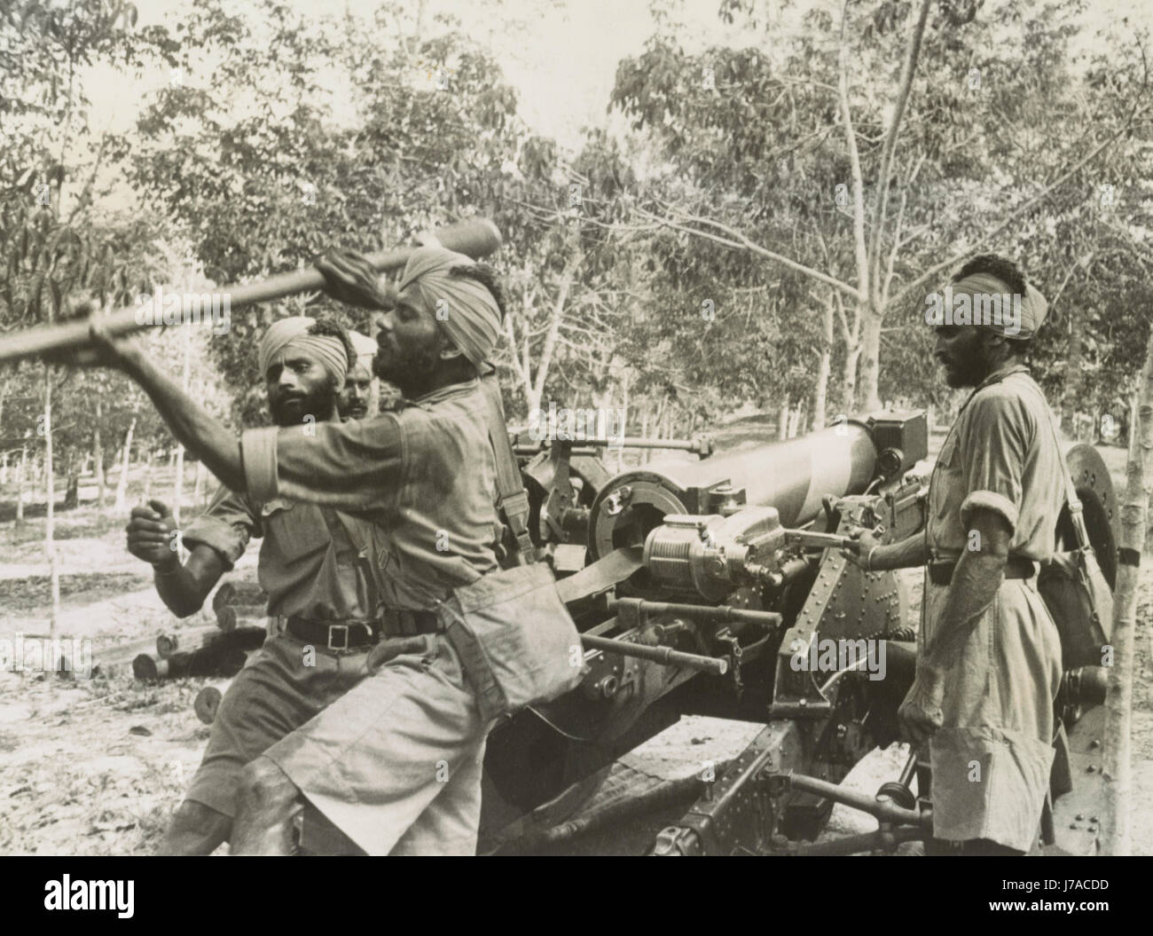 Sikh Soldaten training mit Feldartillerie in Singapur, ca. 1941-1942. Stockfoto