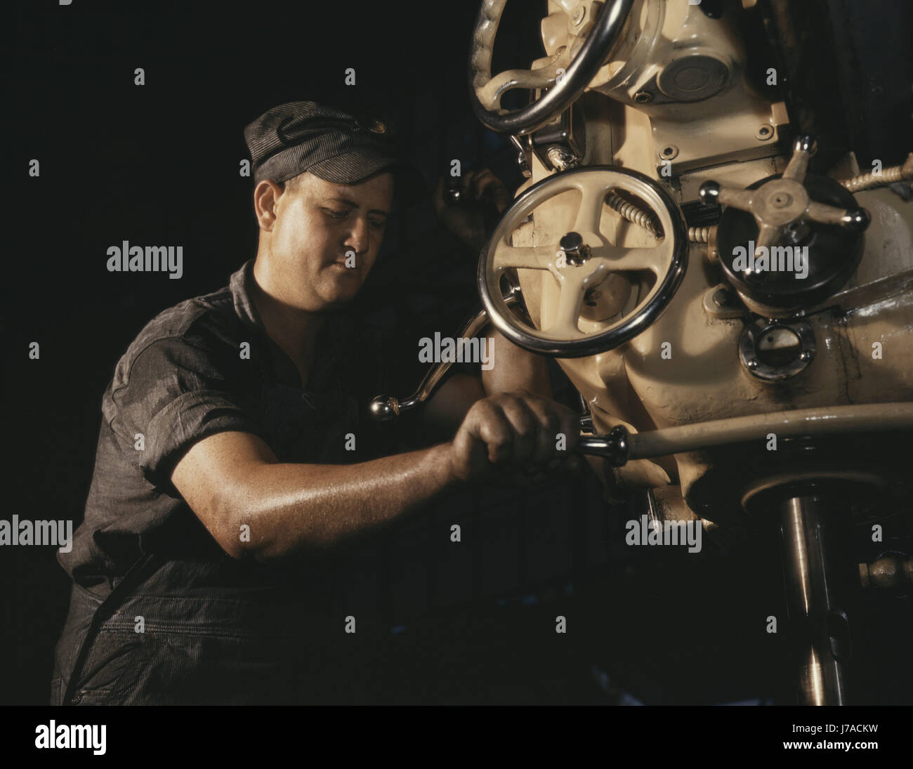 Mechanische Operator auf Kesselteile, Combustion Engineering Co., Chattanooga, Tennessee, 1942. Stockfoto