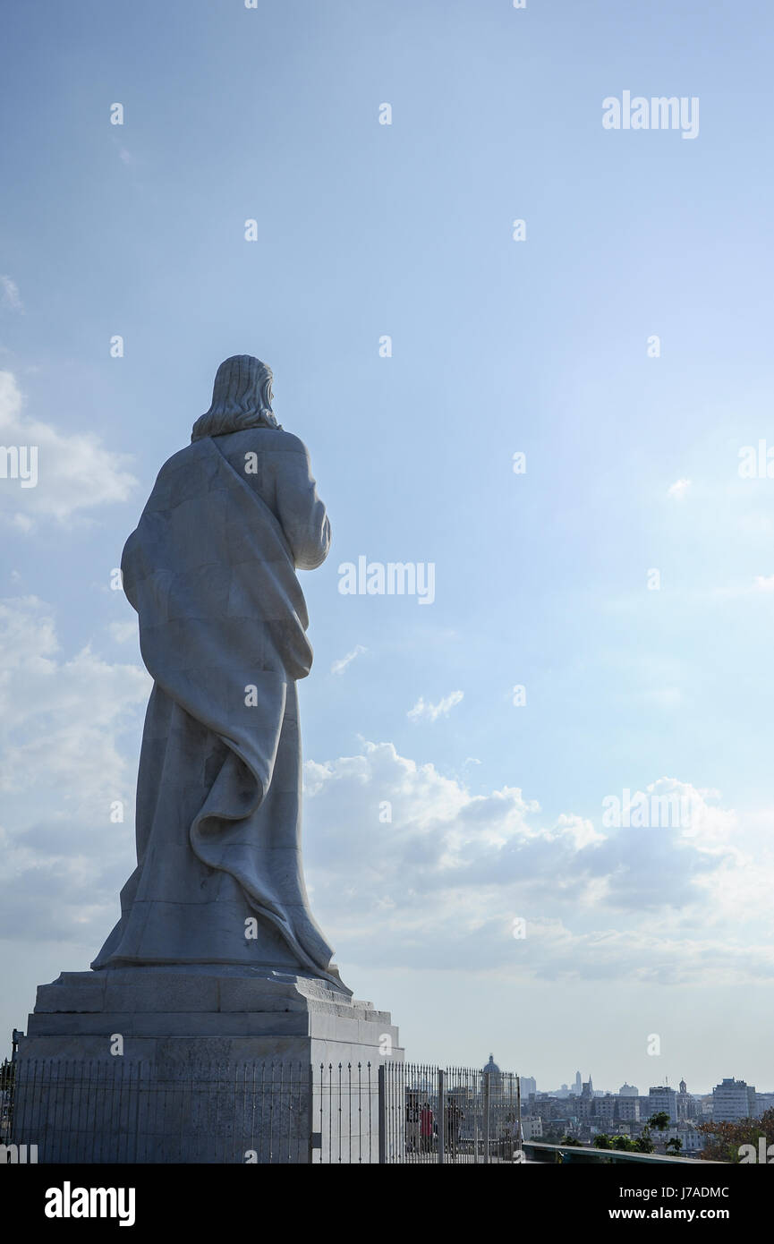 Christus von Havanna oder Cristo De La Habana, eine Skulptur, die Jesus von Nazareth auf einem Hügel von Casablanca mit Blick auf die Bucht in Havanna, Kuba Stockfoto