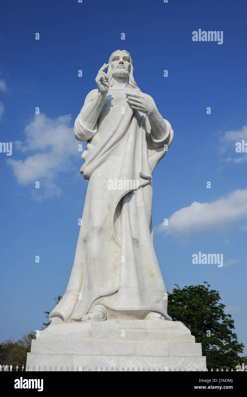 Christus von Havanna oder Cristo De La Habana, eine Skulptur, die Jesus von Nazareth auf einem Hügel von Casablanca mit Blick auf die Bucht in Havanna, Kuba Stockfoto