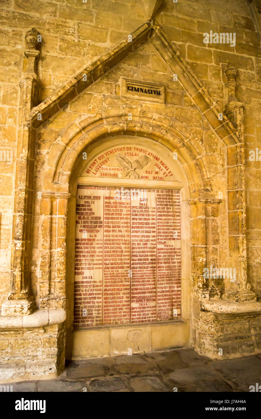 Denkmal für Priester von Kommunisten ermordet, während des spanischen Bürgerkriegs, Kathedrale Kreuzgang, Oviedo, Asturien, Spanien Stockfoto