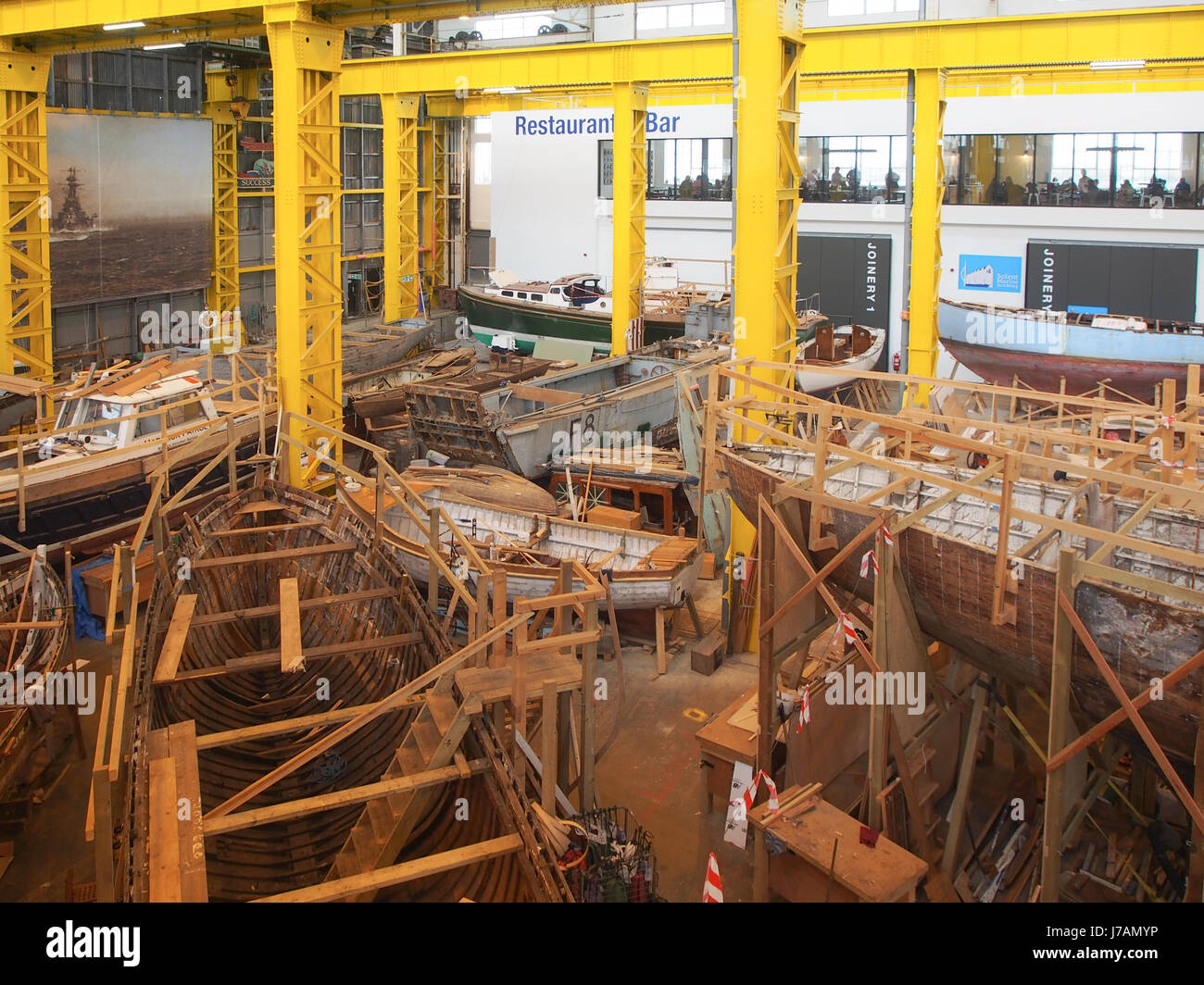 Bootshaus Nr. 4 Heimat der internationalen Bootsbau College Portsmouth und Highbury College in Portsmouth Historic Dockyard, England Stockfoto