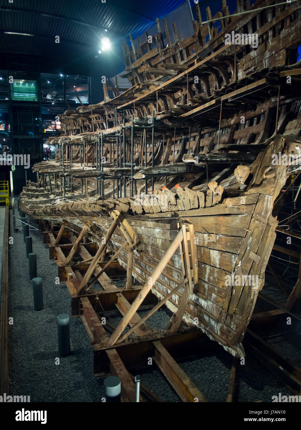 Ein Blick auf die Mary Rose an Portsmouth Historic Dockyard, England Stockfoto