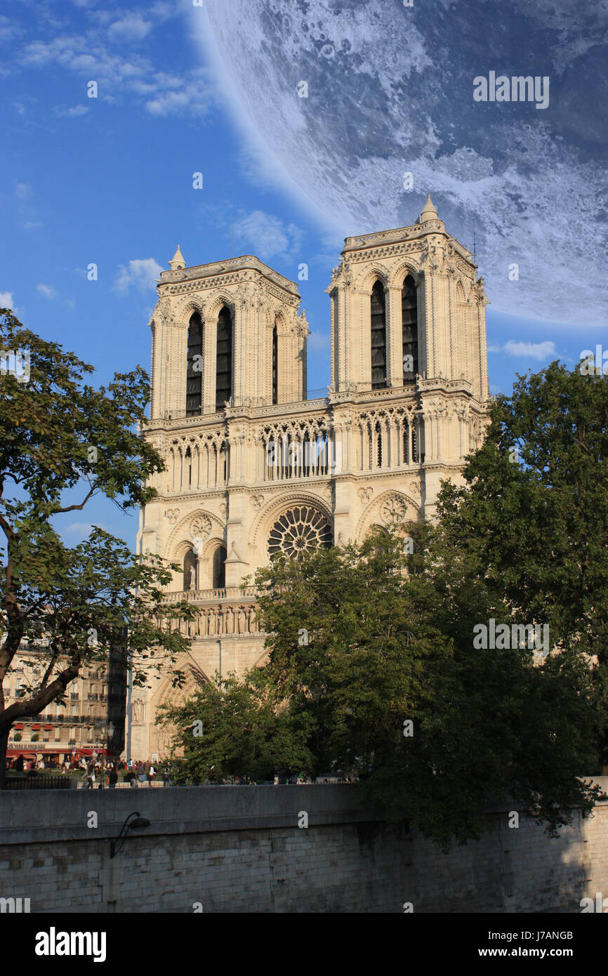 Kirche Dom moon Paris Frankreich Apokalypse Turm Reisen Religion Stadt Stockfoto