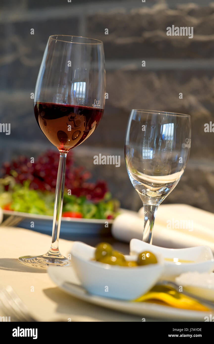 Esstisch Wein rot Wein Essen Gericht Essen Abendessen Abendessen Speisesaal Stockfoto
