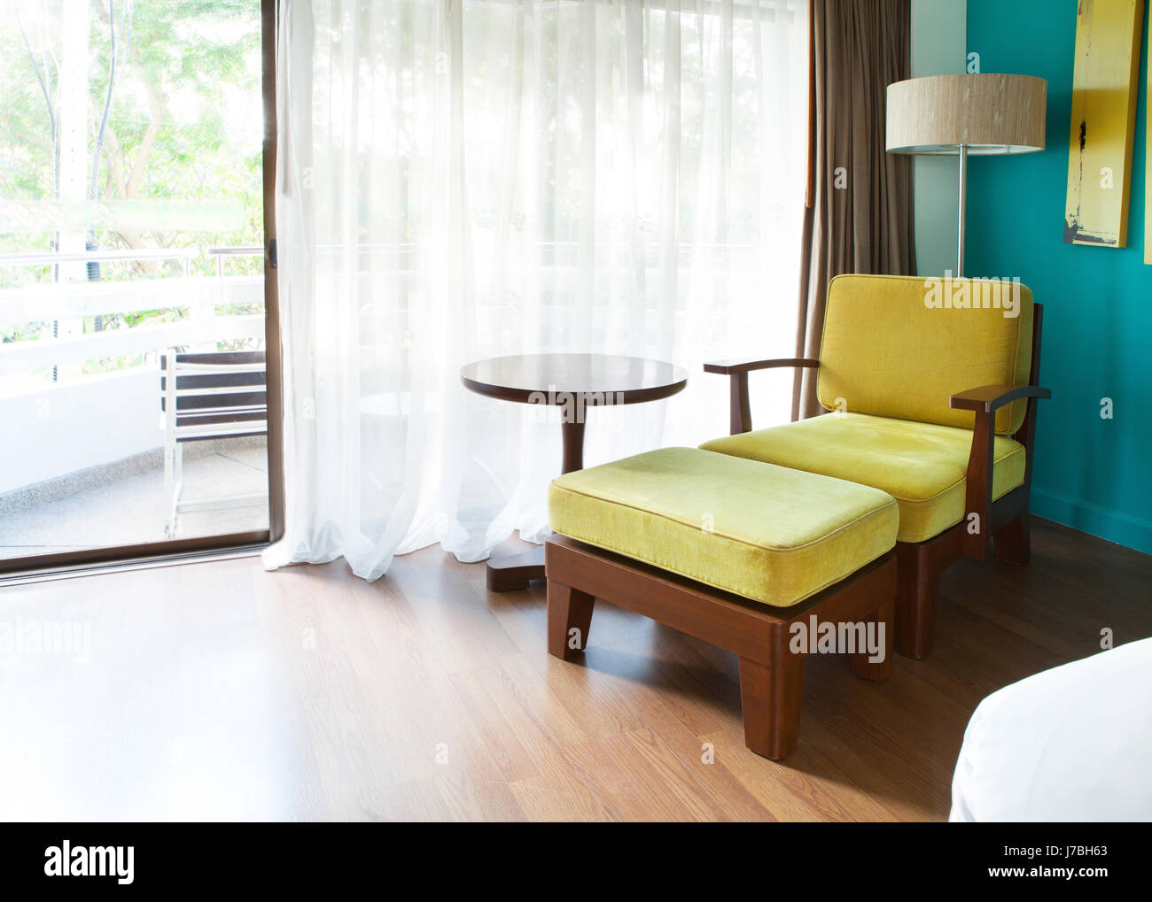 Sofa-Bett, die erholsame Zeit im Winkel des Zimmers eingerichtet Stockfoto