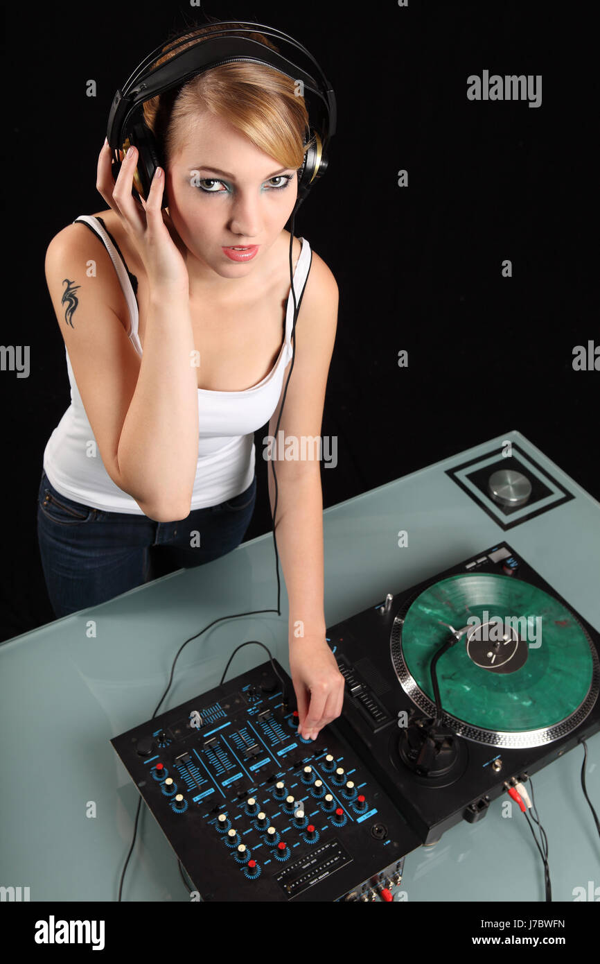 Frau-Disco-Musik feiern ausgelassene schwelgt feiert Party-Feier-dj Stockfoto