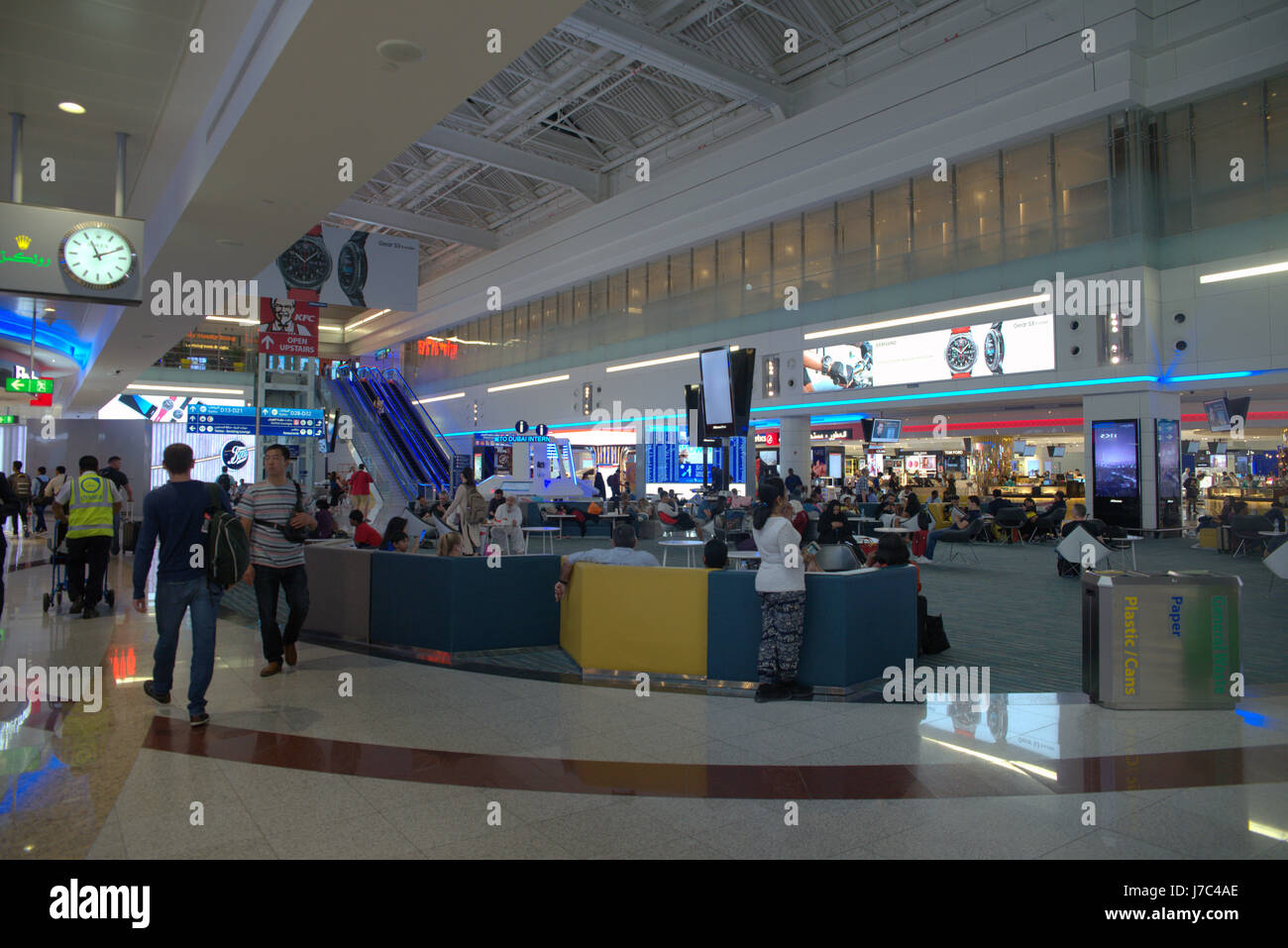 Einkaufen in den Duty-Free-Bereich des Dubai International Airport Stockfoto