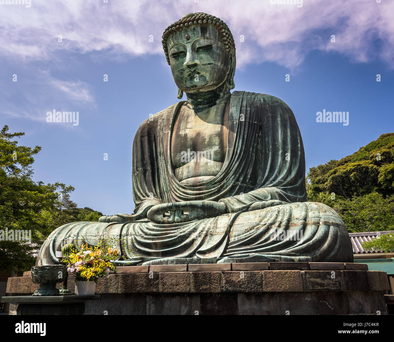 Der große Buddha von Kamakura (Kamakura Daibutsu), eine Bronzestatue des Amida Buddha im Kotokuin Tempel, Kamakura, Kanagawa, Japan Stockfoto