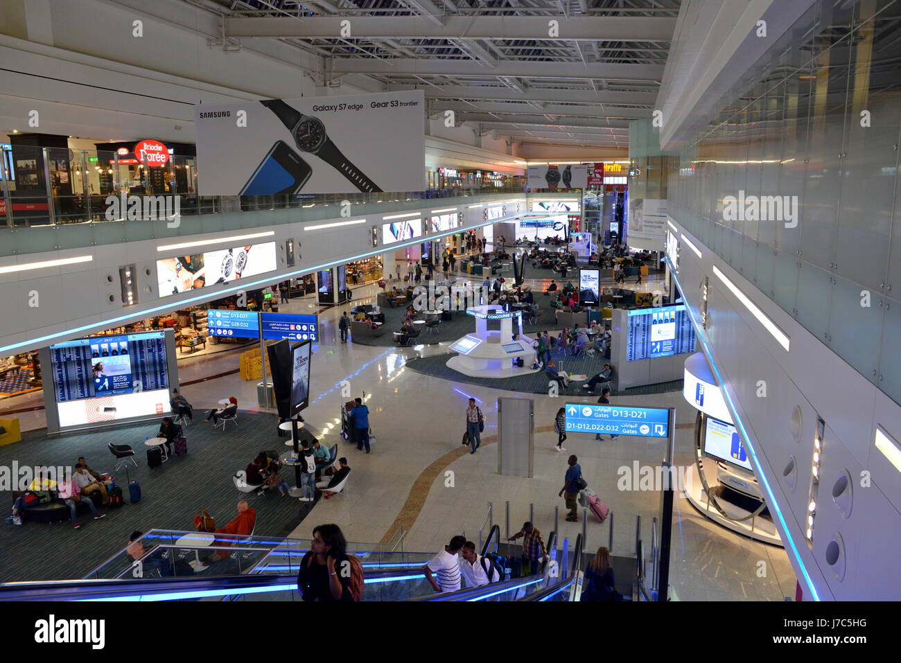 Einkaufen in den Duty-Free-Bereich des Dubai International Airport Stockfoto