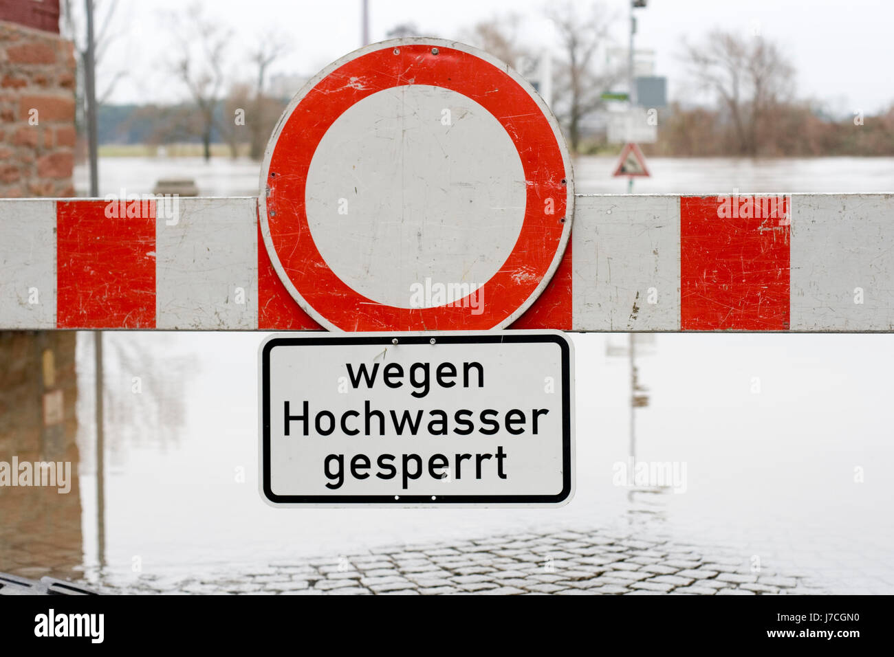 Gefahr Flut Zeichen Signal Verkehr Zeichen Verbot Verbot Schild Schloss Hemmung Stockfoto