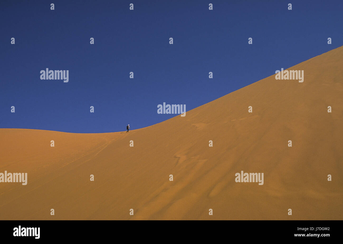 12.11.2010, Merzouga, Marokko, Afrika - ein Blick auf die Sanddünen des Erg Chebbi. Stockfoto