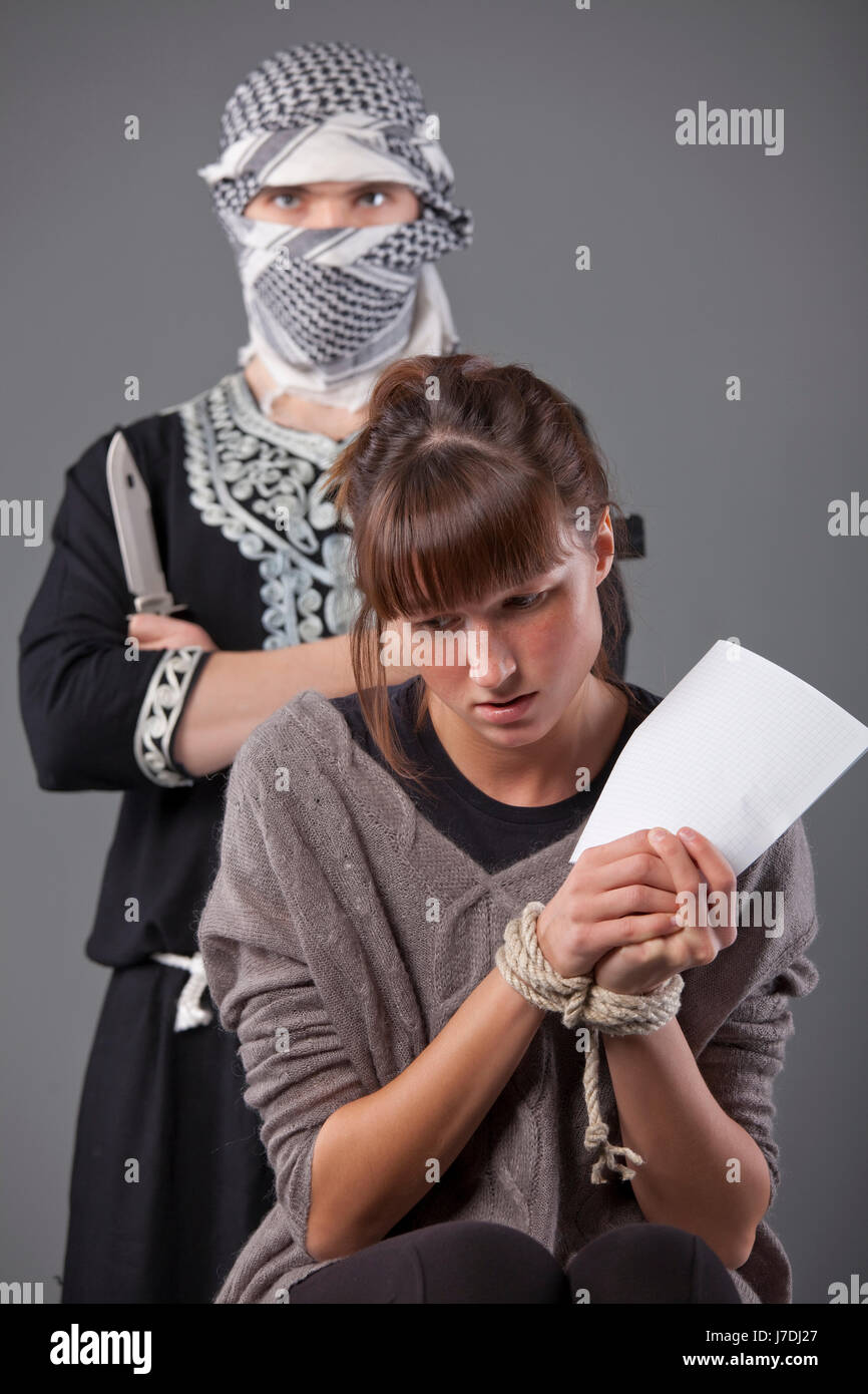 Frau Angst vor Folter Opfer Gefangenen Terroristen als Geisel Frau Gefahr religiöser Stockfoto