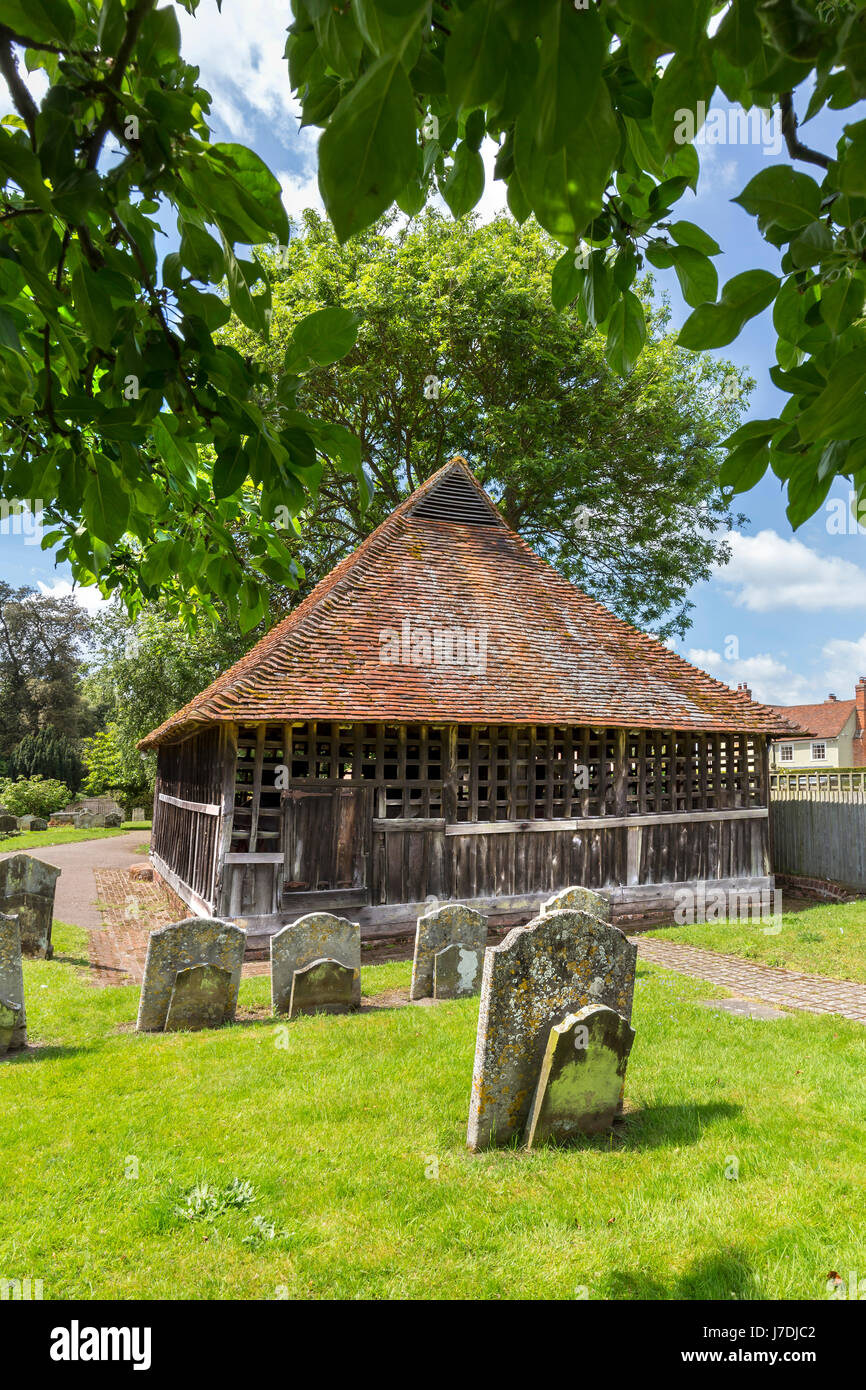 EAST BERGHOLT, ST MARY DIE JUNGFRAU KIRCHE UND DER GLOCKENTURM KÄFIG Stockfoto