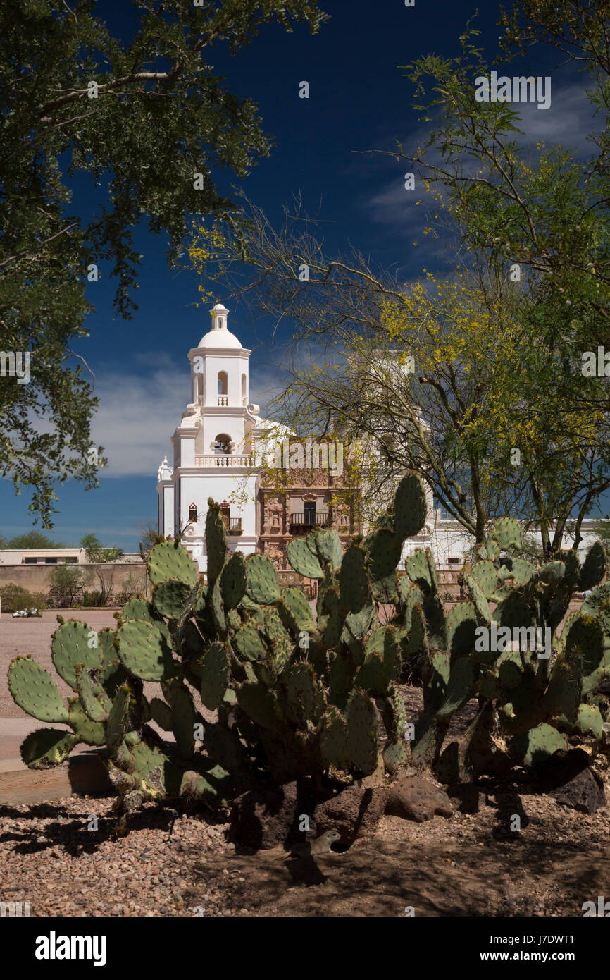 Tucson, Arizona - Mission San Xavier del Bac auf der Tohono O' odham Nation. Die Mission wurde die Spanier im Jahre 1692; Das heutige Gebäude stammt Stockfoto