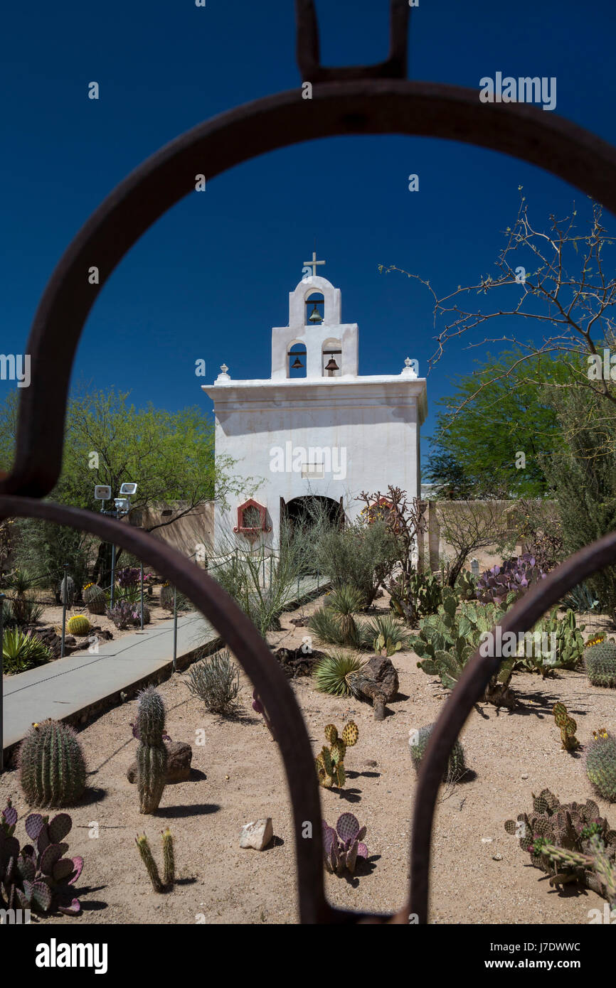 Tucson, Arizona - eine Kapelle an Mission San Xavier del Bac auf der Tohono O' odham Nation. Die Mission wurde die Spanier im Jahre 1692; die aktuelle bu Stockfoto