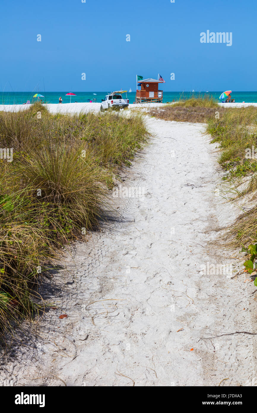 Pfad zum Lido Strand am Golf von Mexiko auf Lido Key in Florida Saraspta Stockfoto