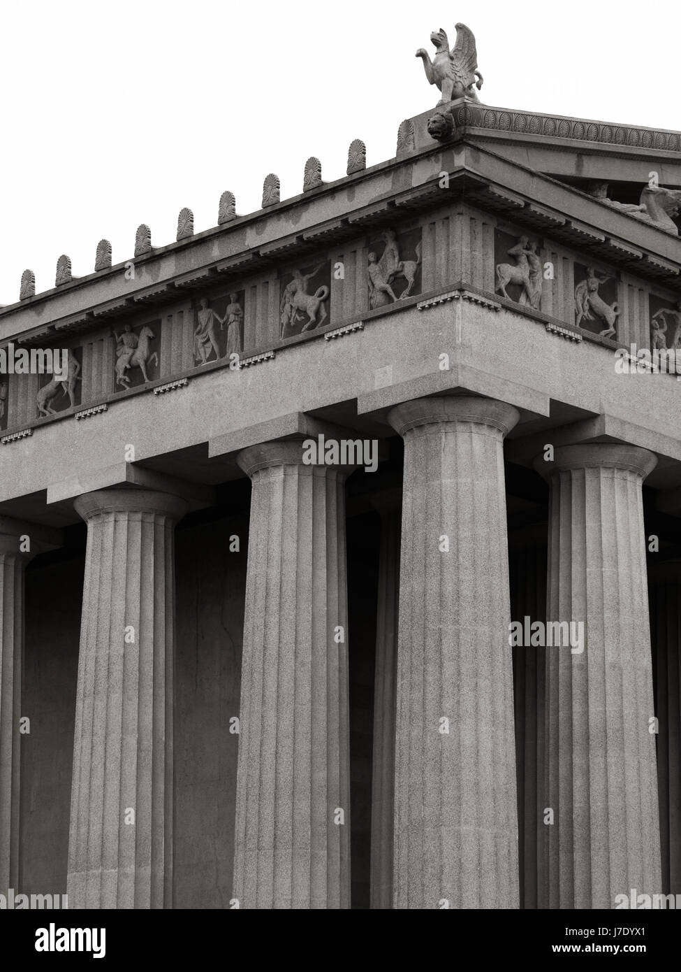 Innenansichten des Wiederaufbaus des griechischen Tempels der Akropolis in Nashville, Tennessee mit die goldene Statue der Göttin Athena Nike Stockfoto